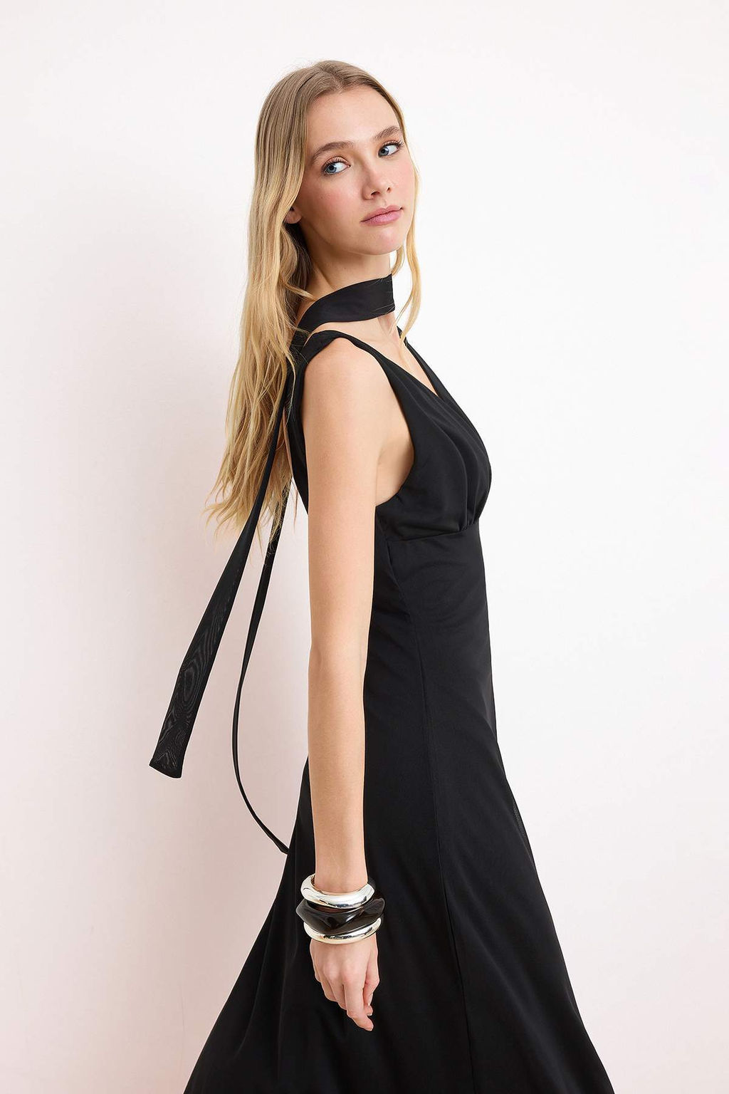 Siyah Animal A-Kesim/Can Form Kruvaze Kolsuz Buzgulu Maxi Tul Orme Elbise TWOSS26EL00208