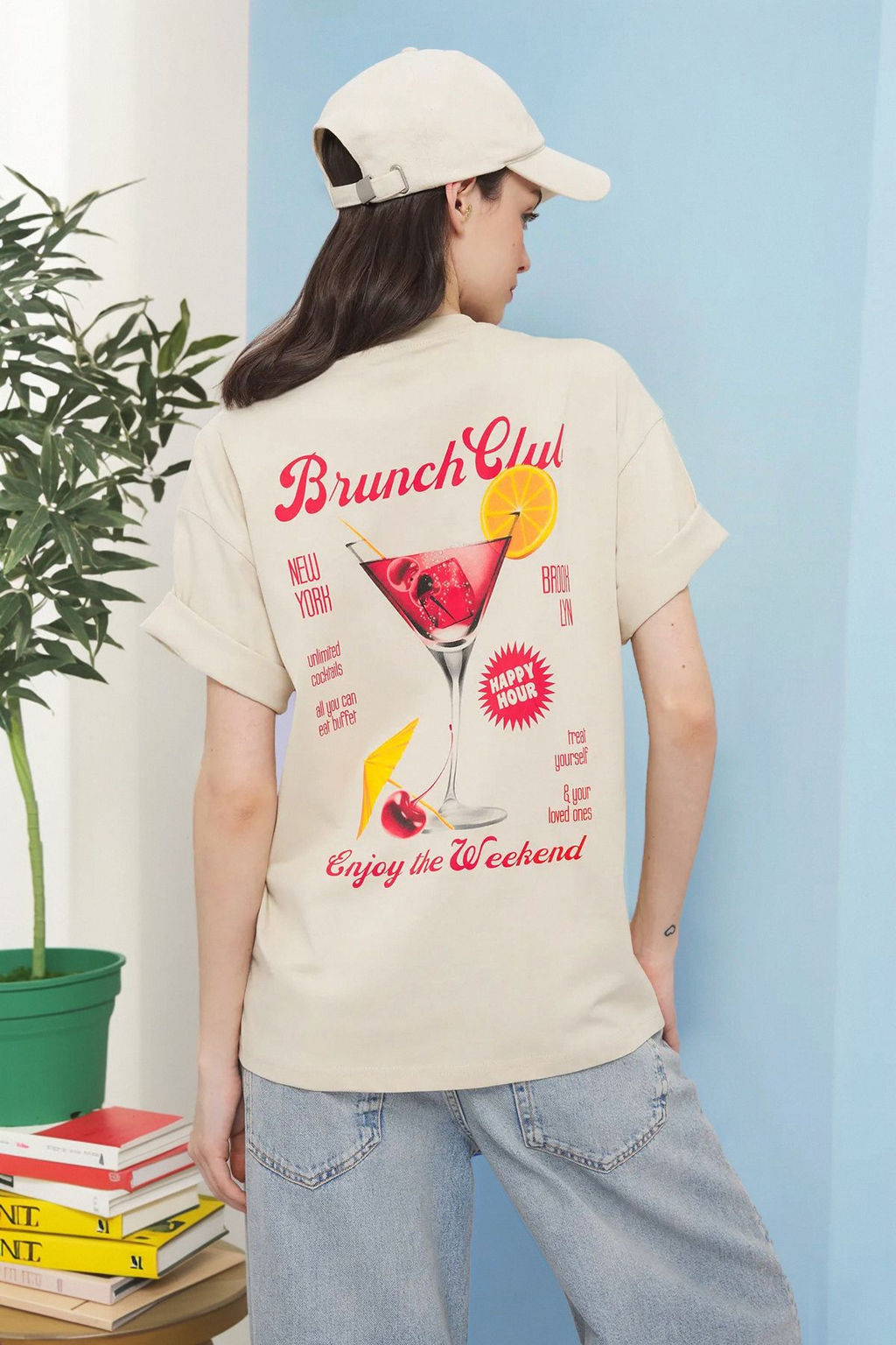 TRENDYOLMILLA Tas On ve Arka Bask?l? Oversize/Genis Kal?p Orme T-Shirt TWOSS25TS00123