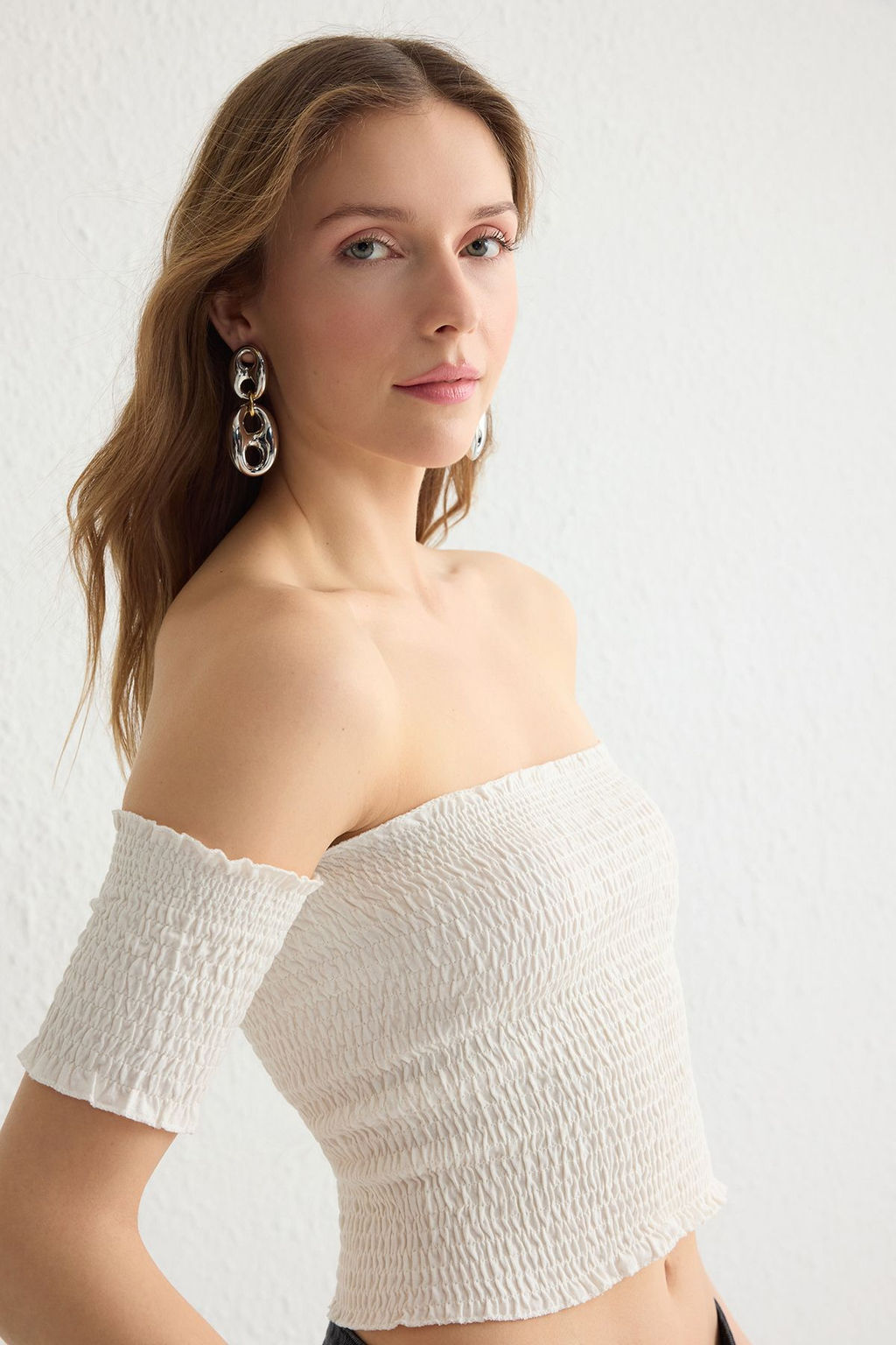 Ac?k Mavi Fitted/Vucuda Oturan Carmen Yaka Crop Gipeli Esnek Orme Bluz TWOSS25BZ00173 - Trendyolmilla фото 11