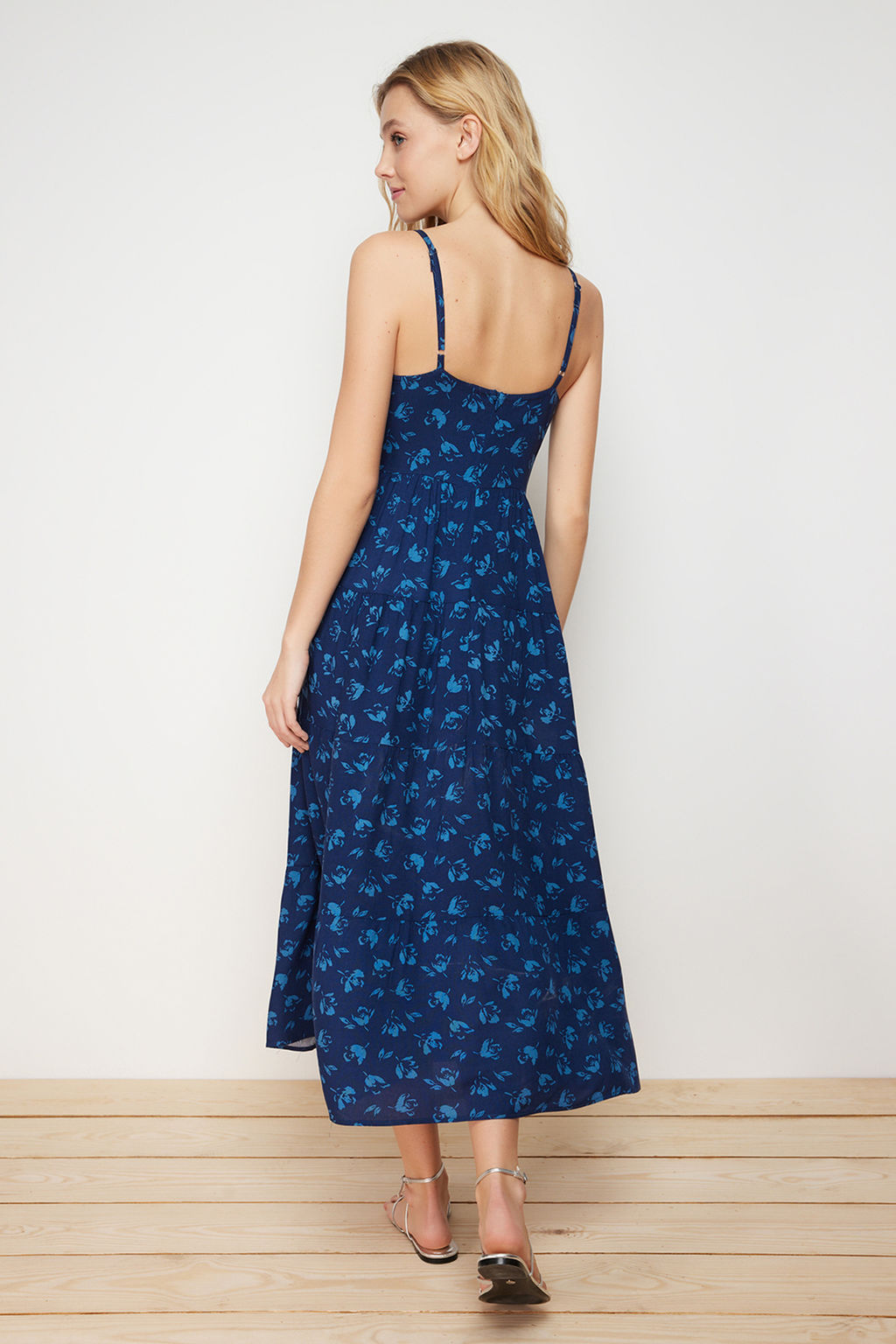 TRENDYOLMILLA Indigo A Kesim Cicek Desenli Ask?l? Midi Dokuma Elbise TWOSS21EL1341  фото 10