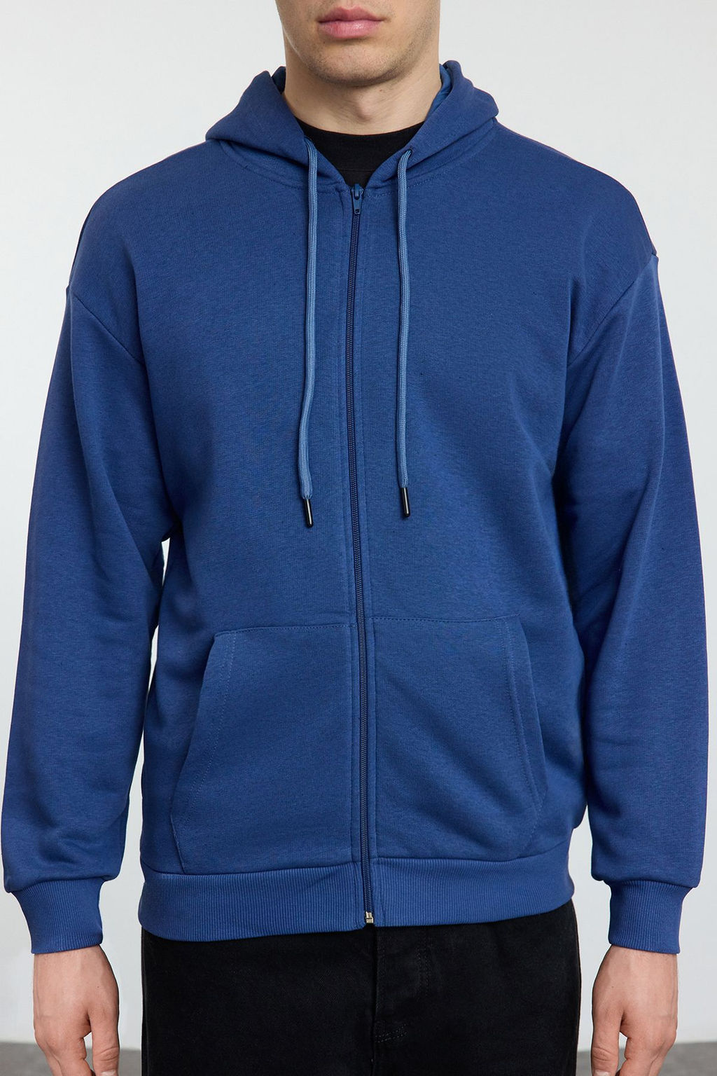 TRENDYOL MAN Siyah Oversize/Genis Kesim Kapusonlu Fermuarl? Sweatshirt-H?rka TMNAW22SW0620 - Trendyolmilla фото 3
