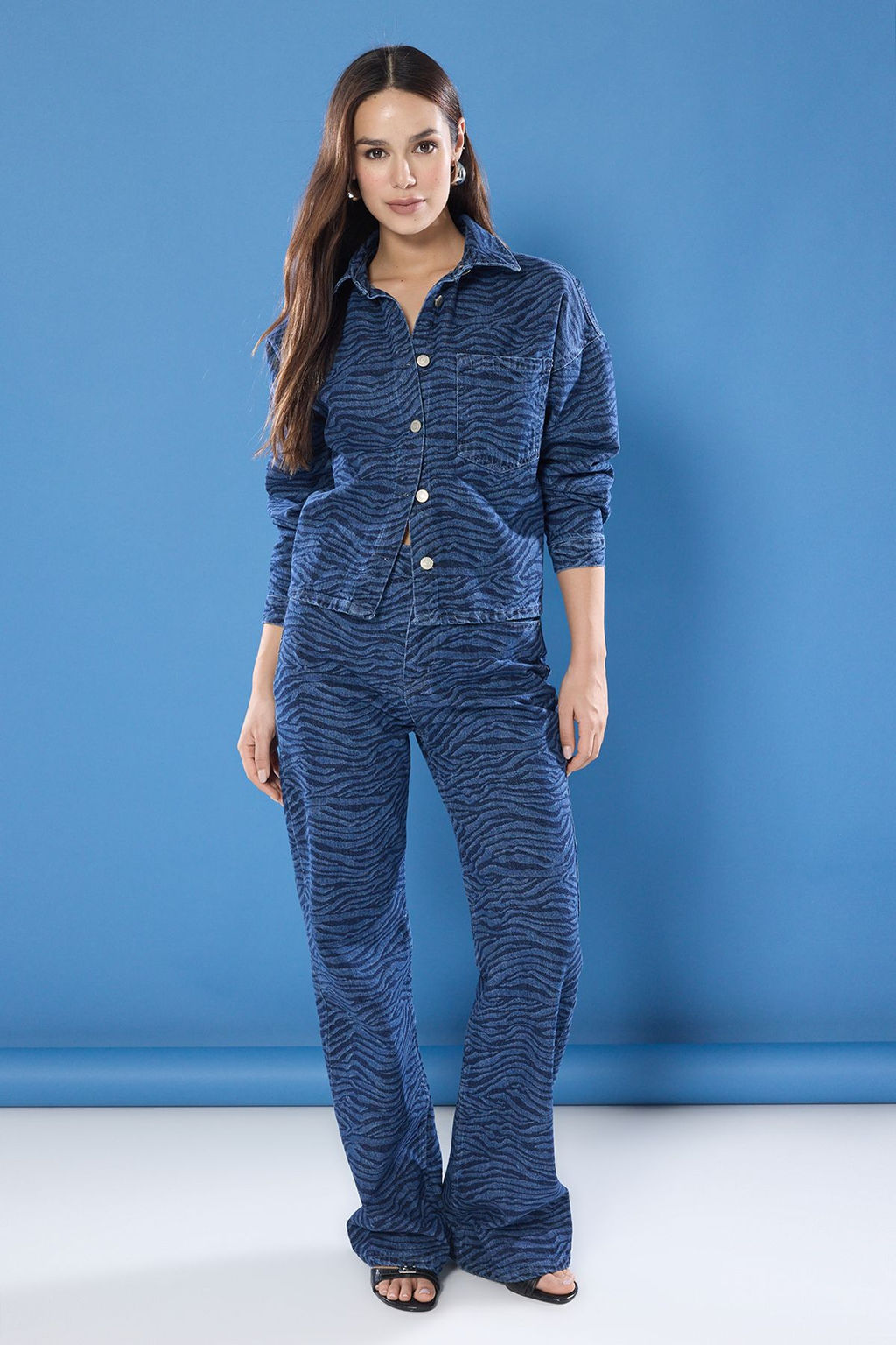 Koyu Mavi Animal Zebra Desenli Denim Gomlek Ceket TWOSS25CE00046 - Trendyolmilla фото 2