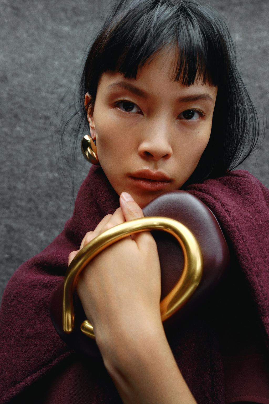 GOLD-CLASPED BOX BAG