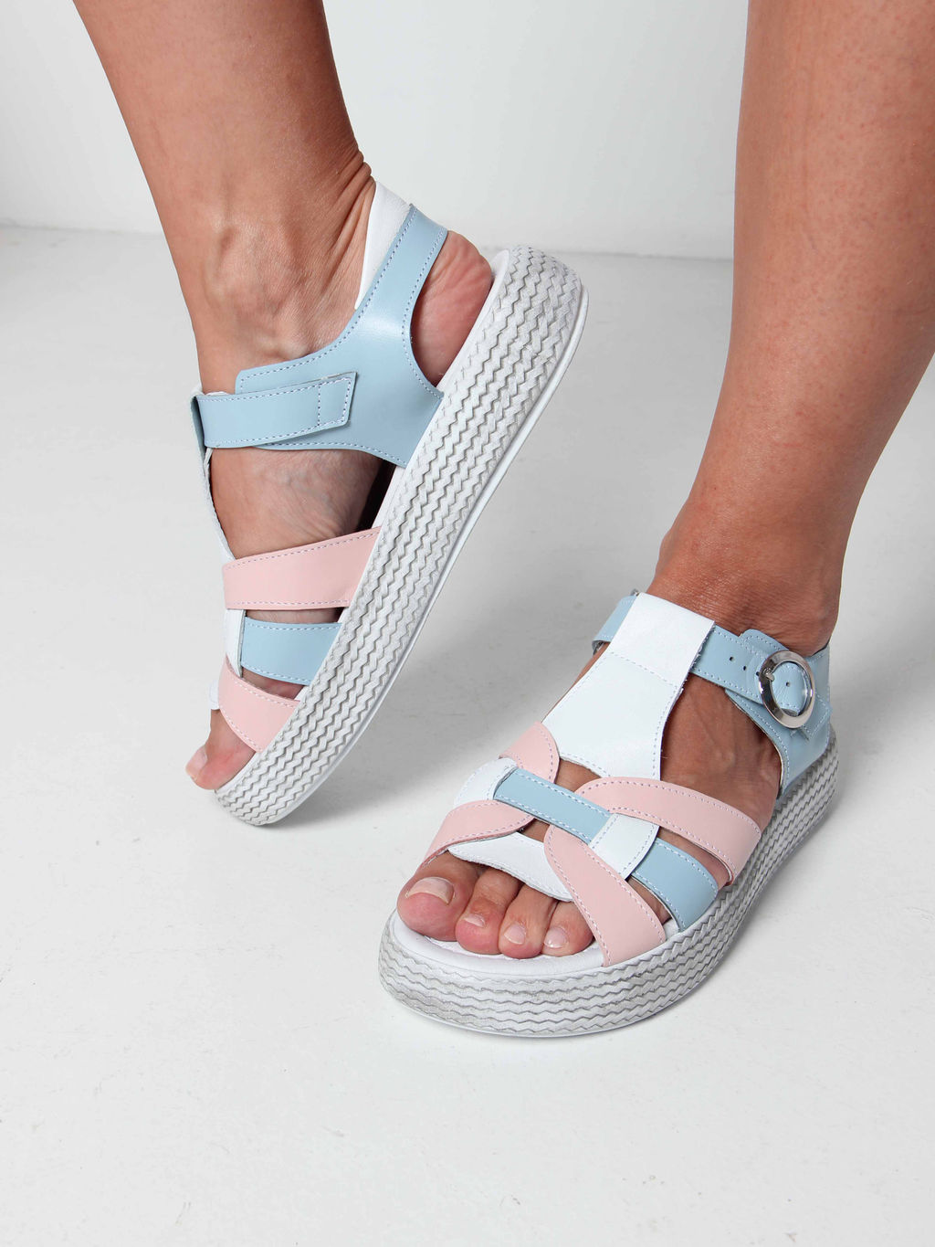 Босоножки 2028.2530w. Белый розовый голубой