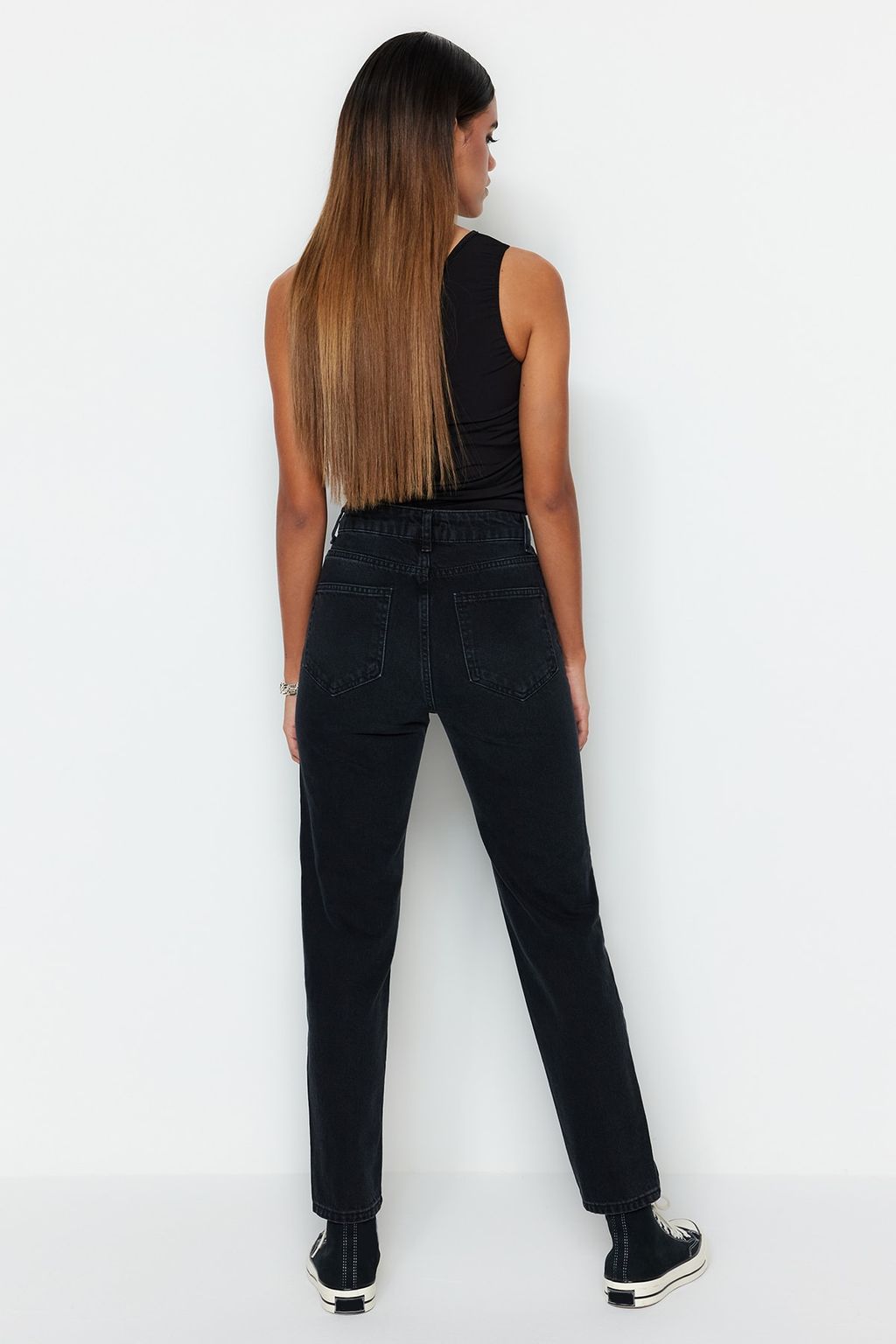 TRENDYOLMILLA Mavi Yuksek Bel Mom Jeans TWOSS23JE00085  фото 6