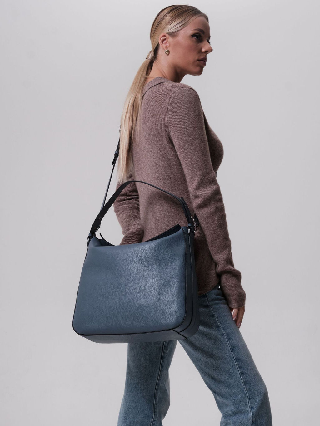 Сумка кожаная на плечо Azaro 30925 серый