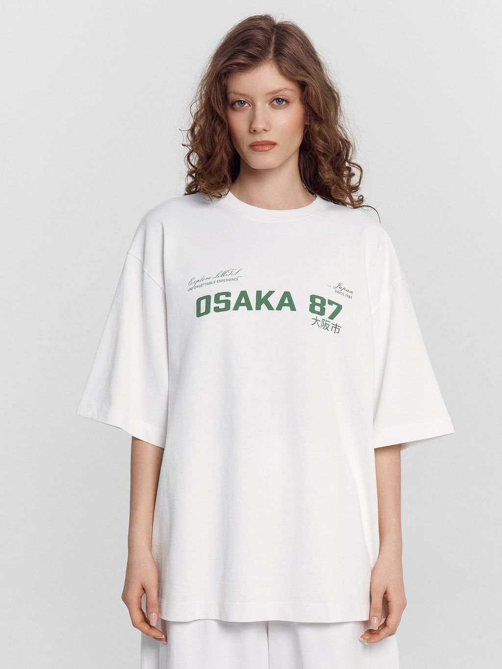 Комплект женский белый с принтом и надписью "Osaka 87"