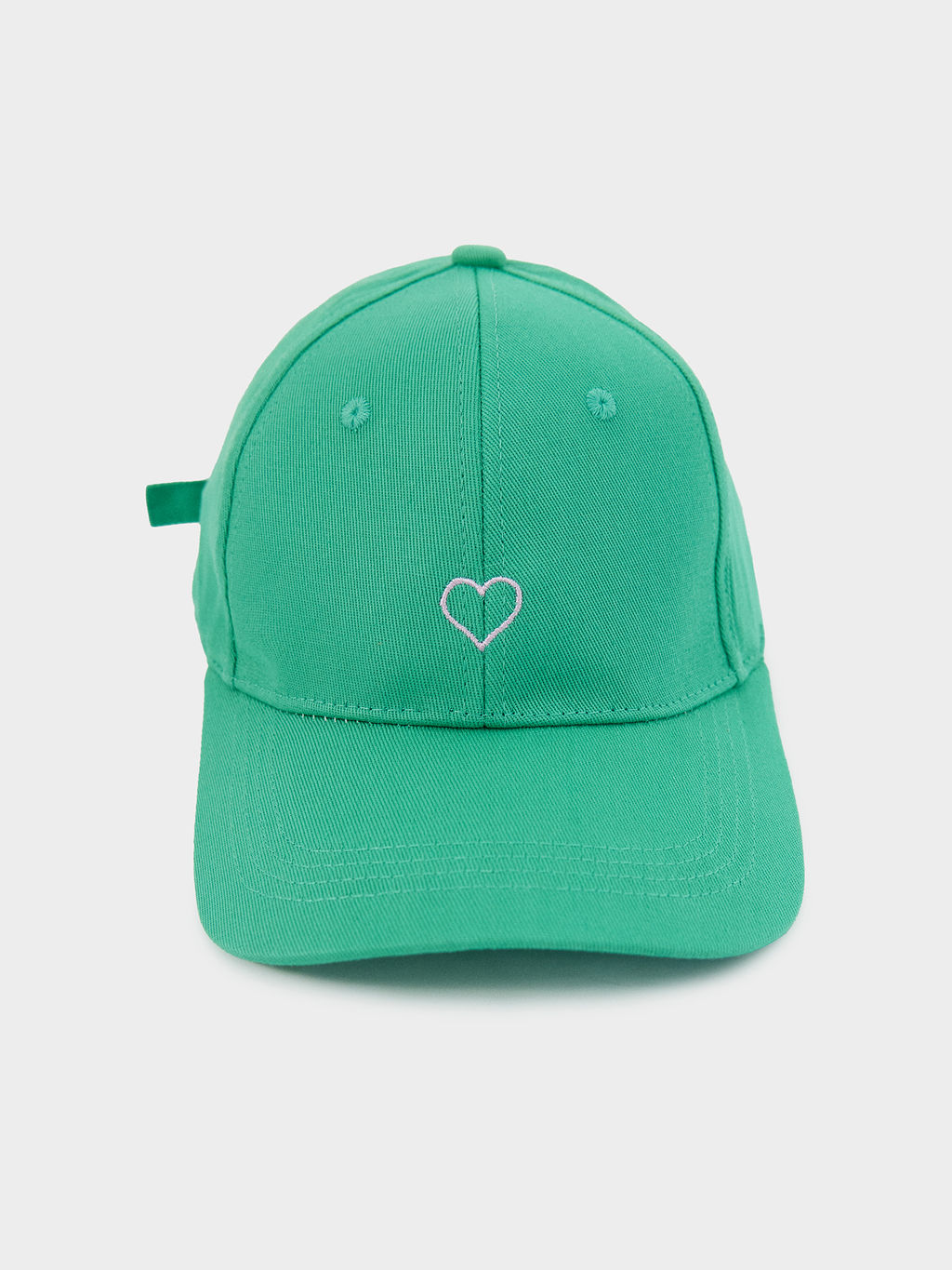 Бейсболка женская зеленая с вышивкой