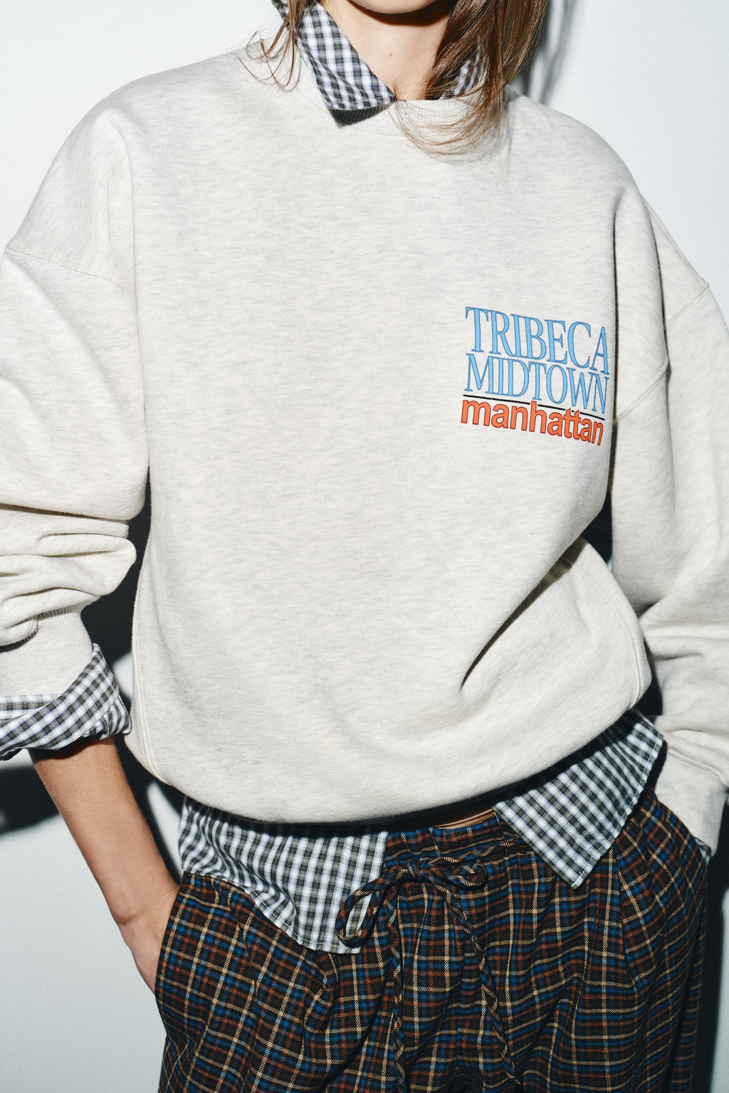 SWEATSHIRT WITH CONTRAST SLOGAN
