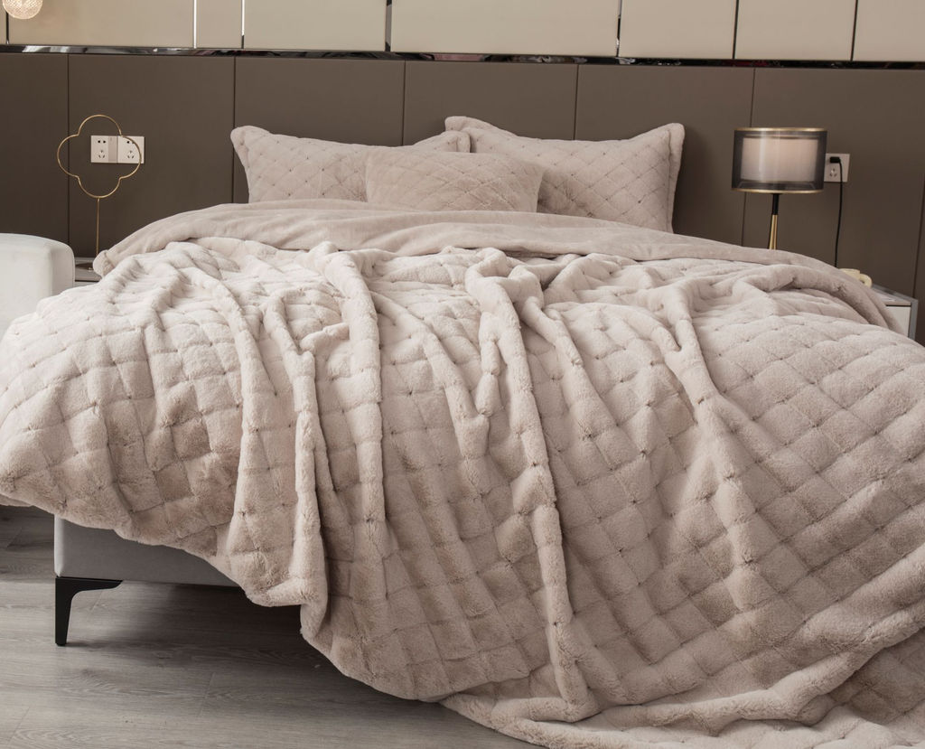 Покрывало декоративное Shinshilla point (жемчужно-бежевый) 220х240