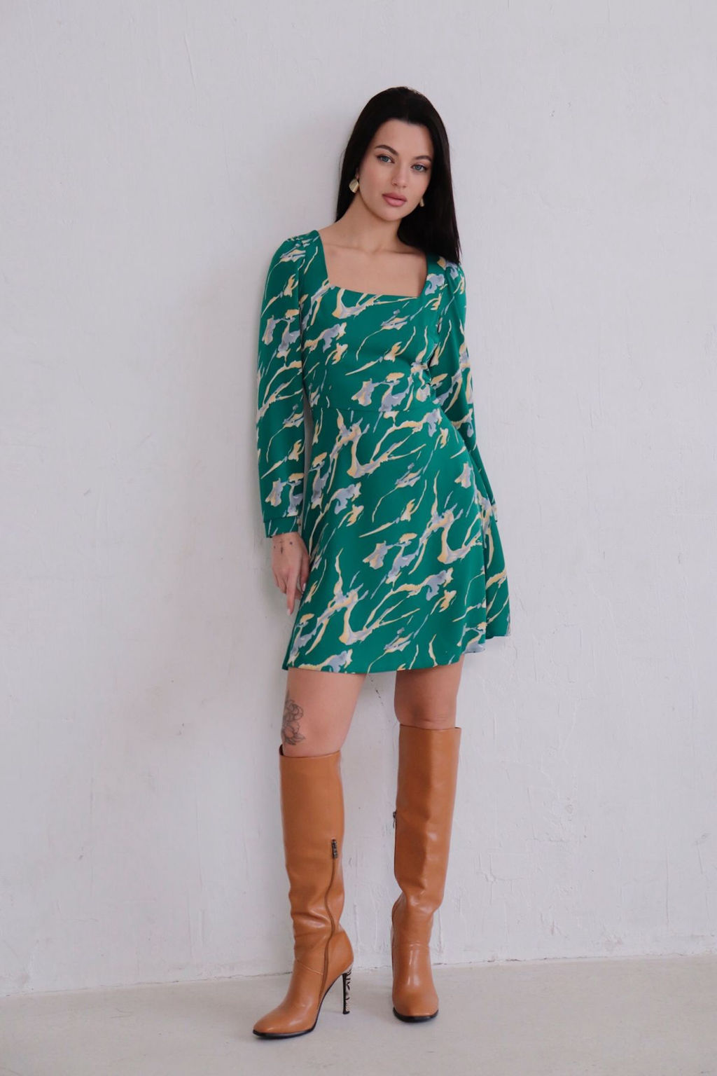 Платье с вырезом каре зелёное с принтом - Martichelli фото 11