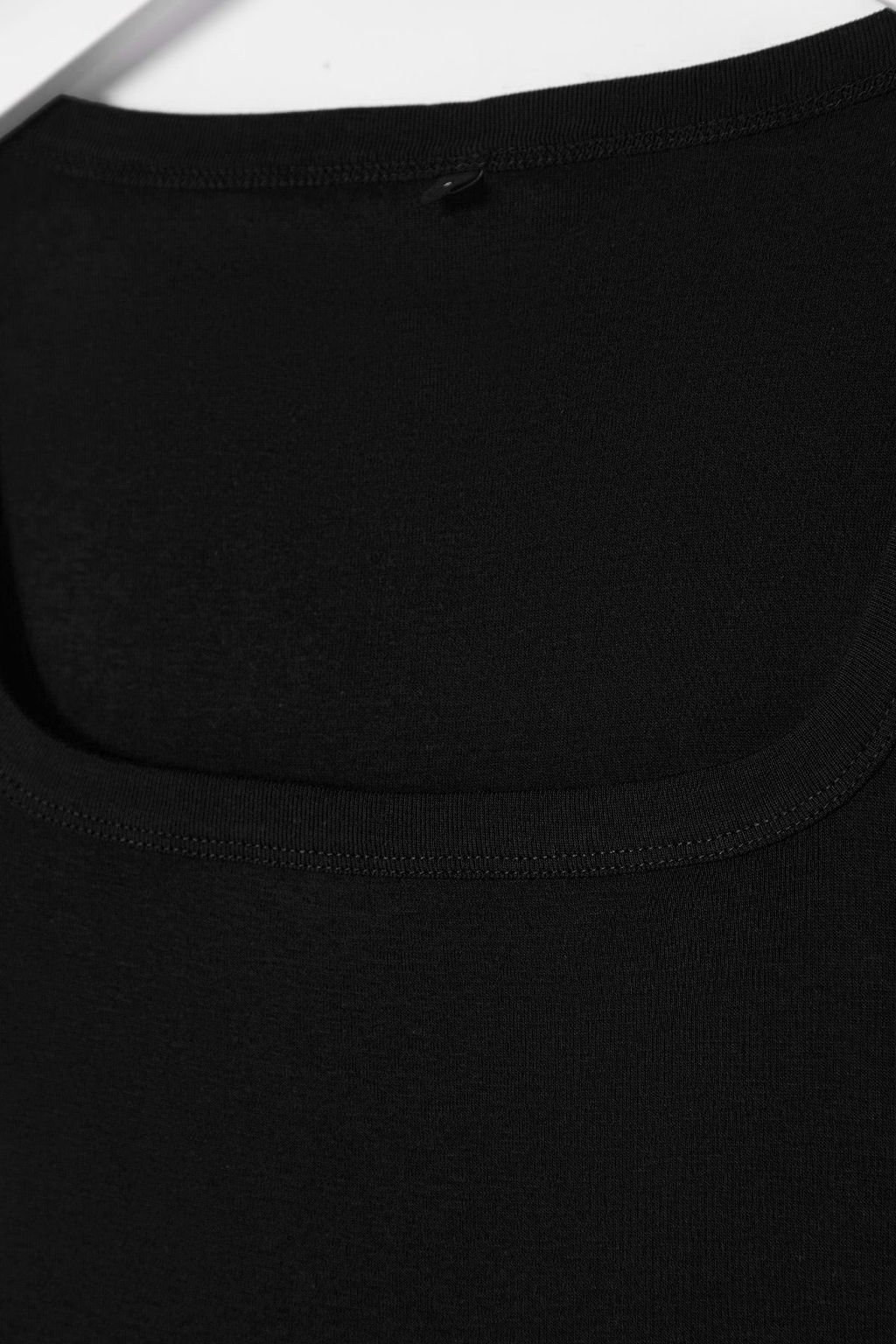 Siyah Kare Yaka Fitted/Vucuda Oturan Orme Bluz TWOSS25BZ00020