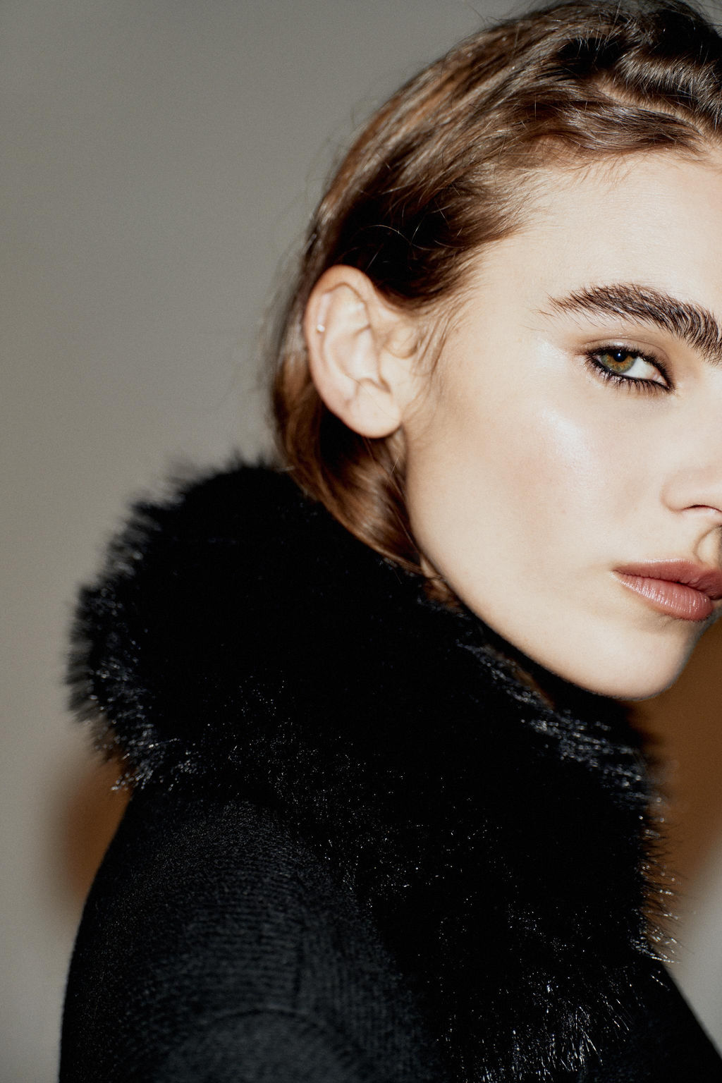 CROPPED WOOL COAT WITH FAUX FUR LAPEL - Zara фото 4