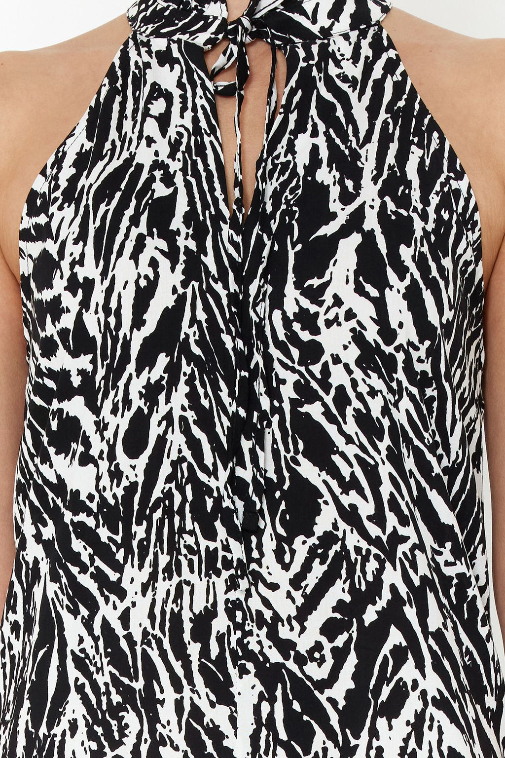 Siyah Sal/Etnik Desenli Duz Kesim Halter Yaka Viskon Maxi Dokuma Elbise TWOSS24EL00761 - Trendyolmilla фото 4