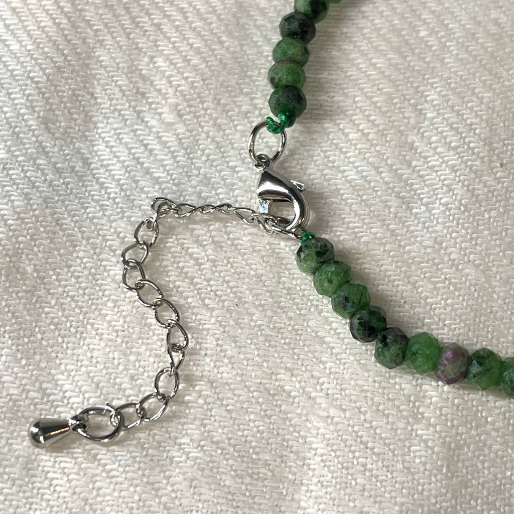 Браслет из Цоизита с включением Рубина 17 см +