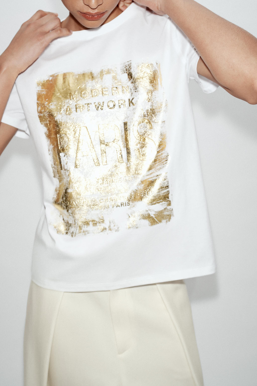 CAMISETA METALIZADA MANGA CORTA / Dorado