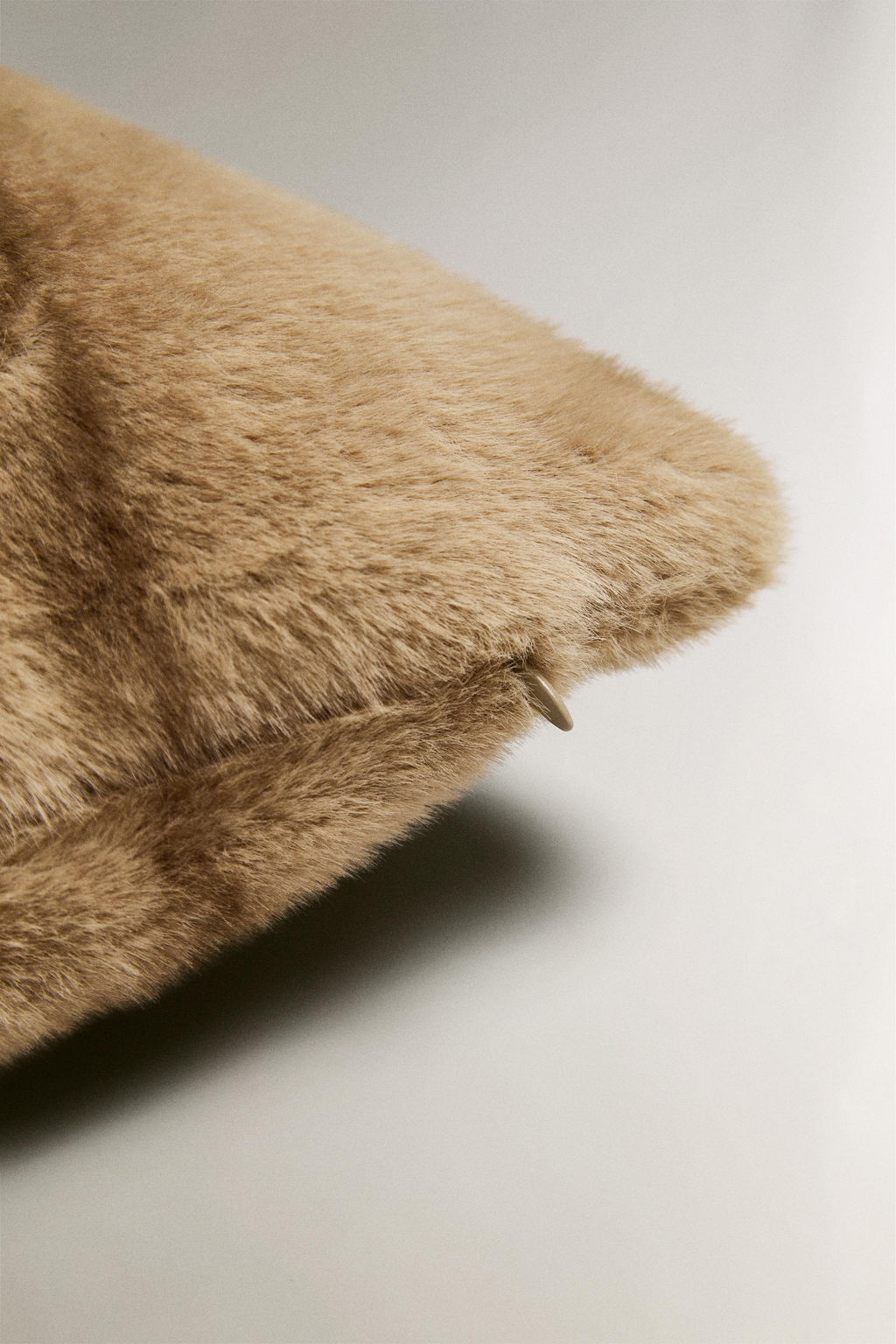 OMBR_ FAUX FUR CUSHION COVER - Zara фото 4