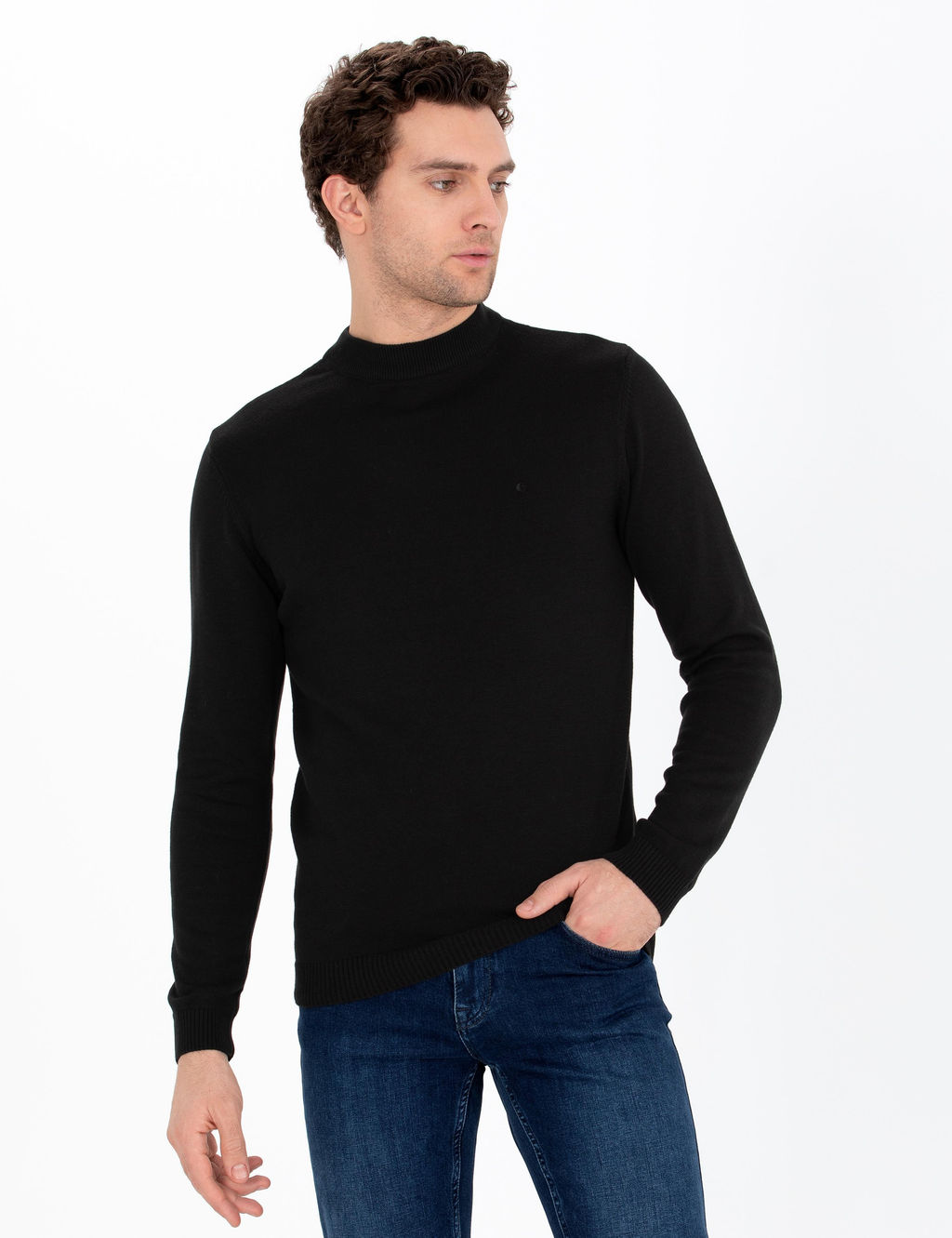 Черный базовый трикотажный свитер стандартного кроя с четверть-черепаховым воротником - Cacharel фото 3