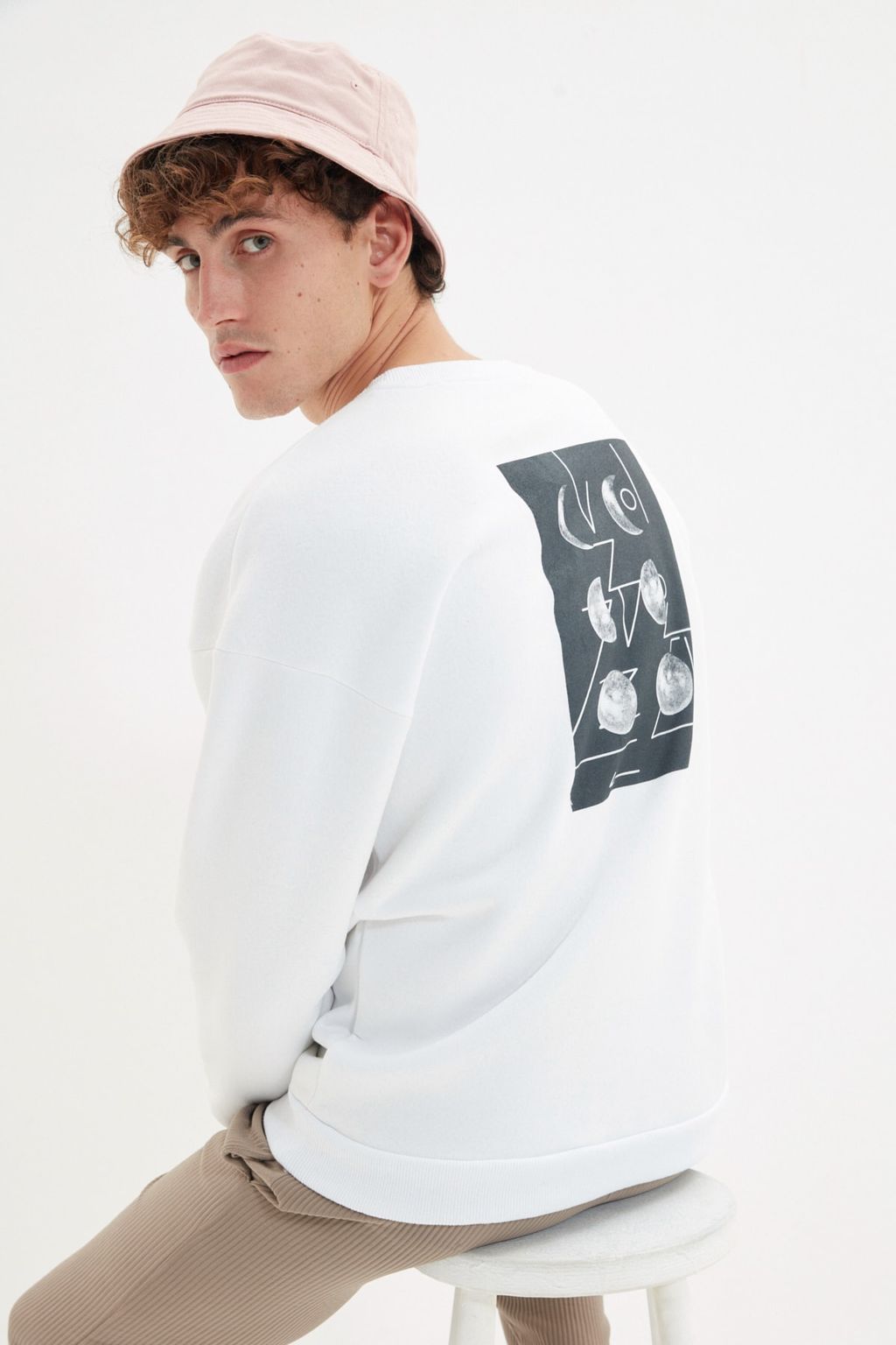 Beyaz Oversize/Genis Kesim Uzay Bask?l? Ici Polar/S?cak Tutan Sweatshirt TMNAW22SW1650