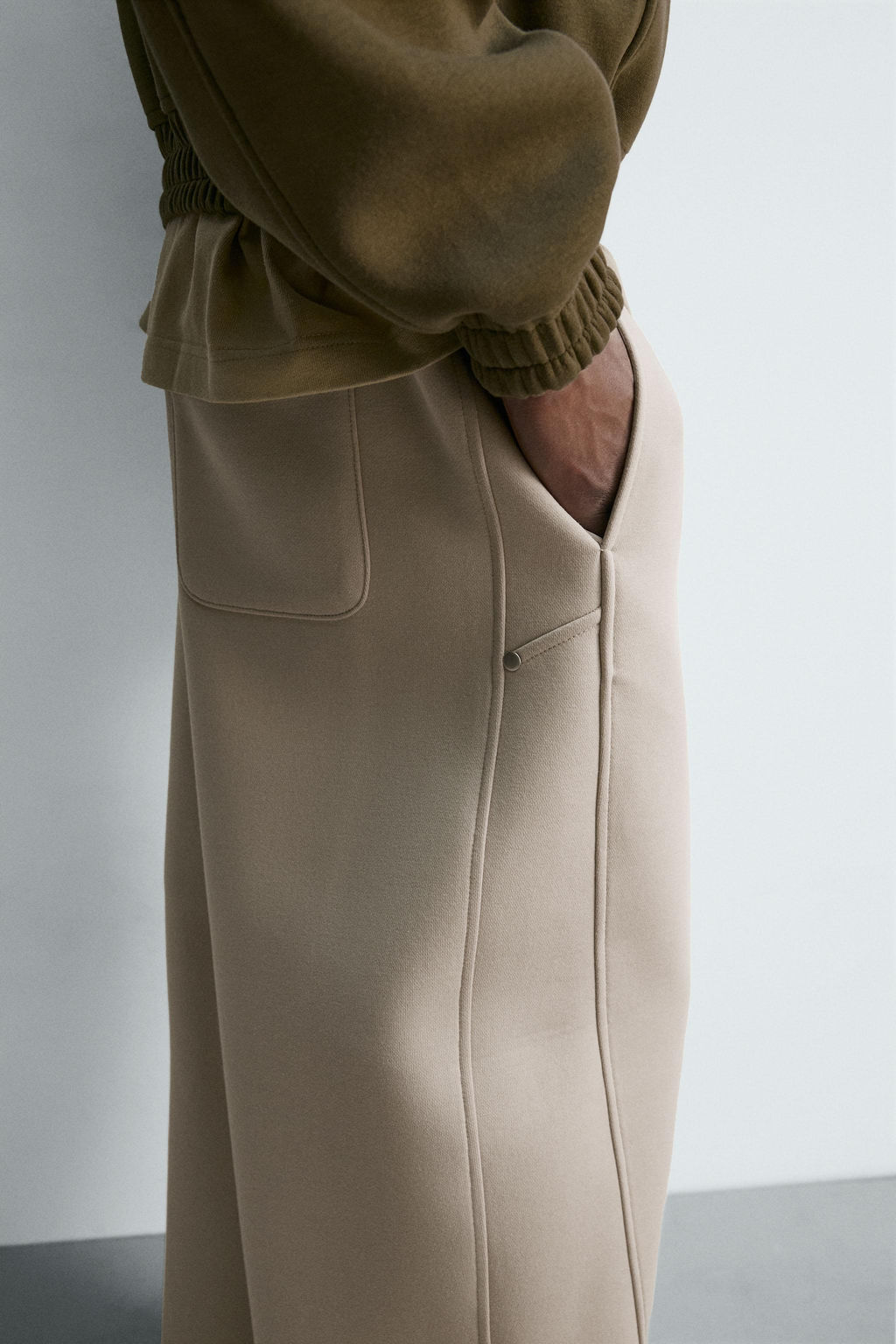 NEOPRENE-EFFECT BALLOON FIT TROUSERS - Zara фото 6