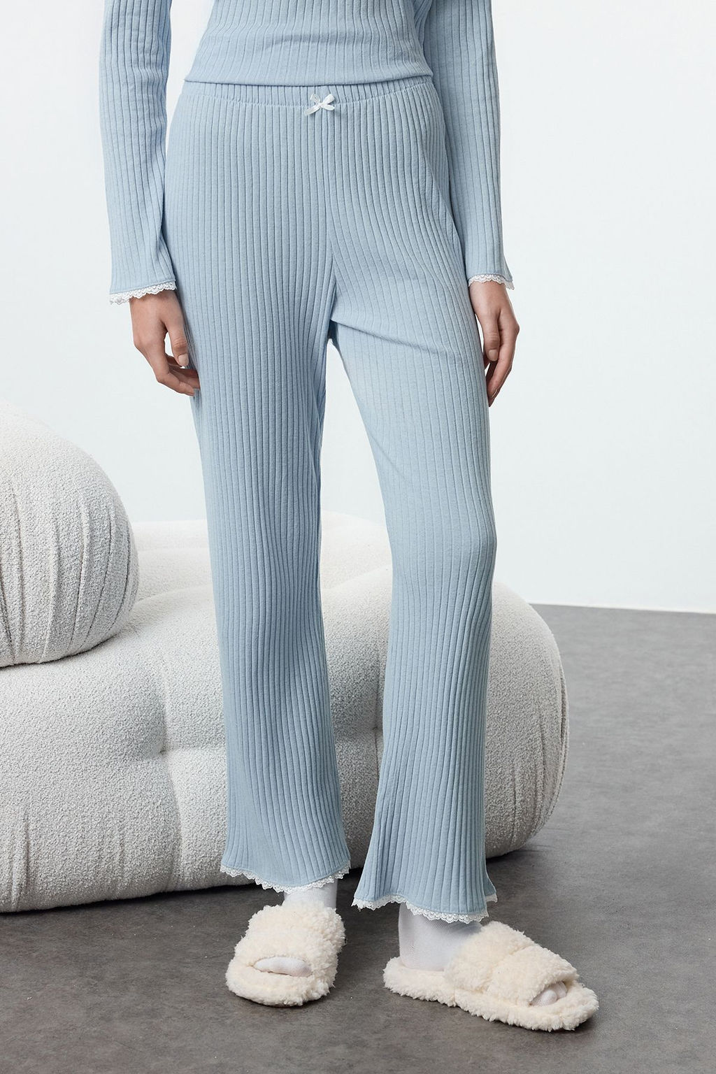 Trendyolmilla Bebe Mavisi Dantelli ve Kurdele/Fiyonk Detayl? Fitilli Orme Pijama Tak?m? THMAW25PT00044  фото 4