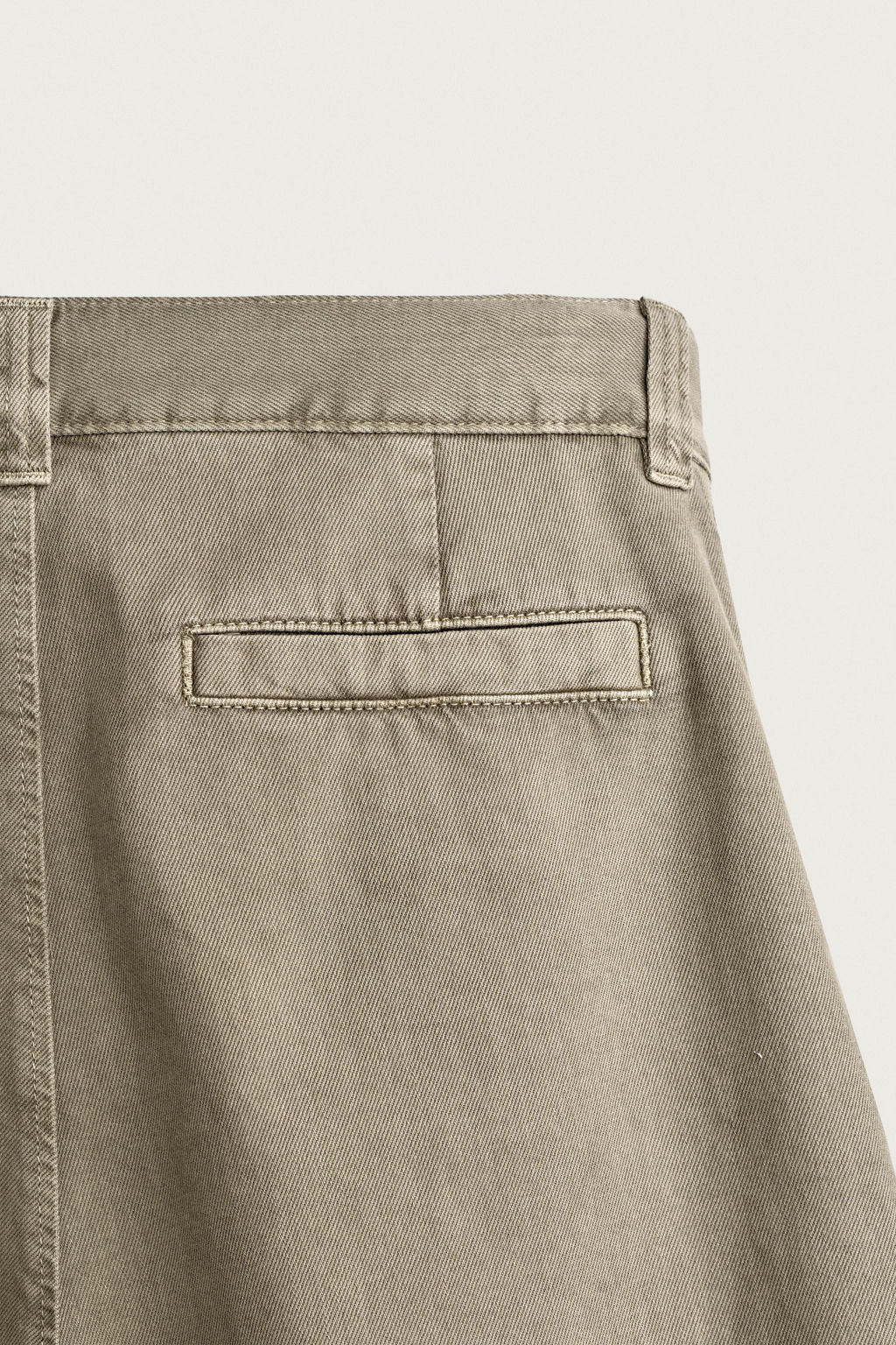 BERMUDA WIDE FIT PLIEGUES / Khaki claro - Zara фото 6