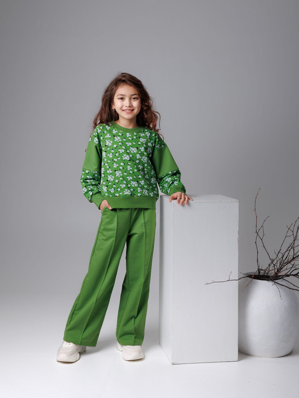 Костюм Данара(брюки+свитшот),цвет Зеленый(цветочки), Футер 74%х/б 20%пэ 6%л - 5+ фото 2