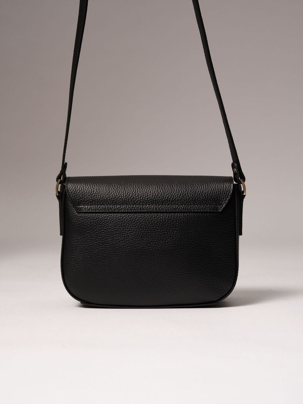 Сумка кожаная на плечо Azaro 31034 черный