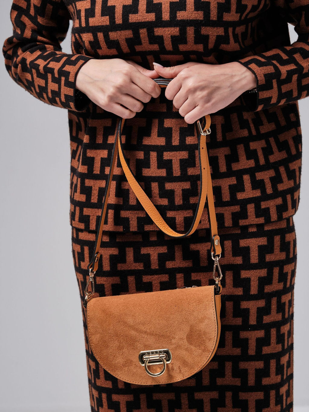 Сумка замшевая Azaro 31032 оранжевый карандаш