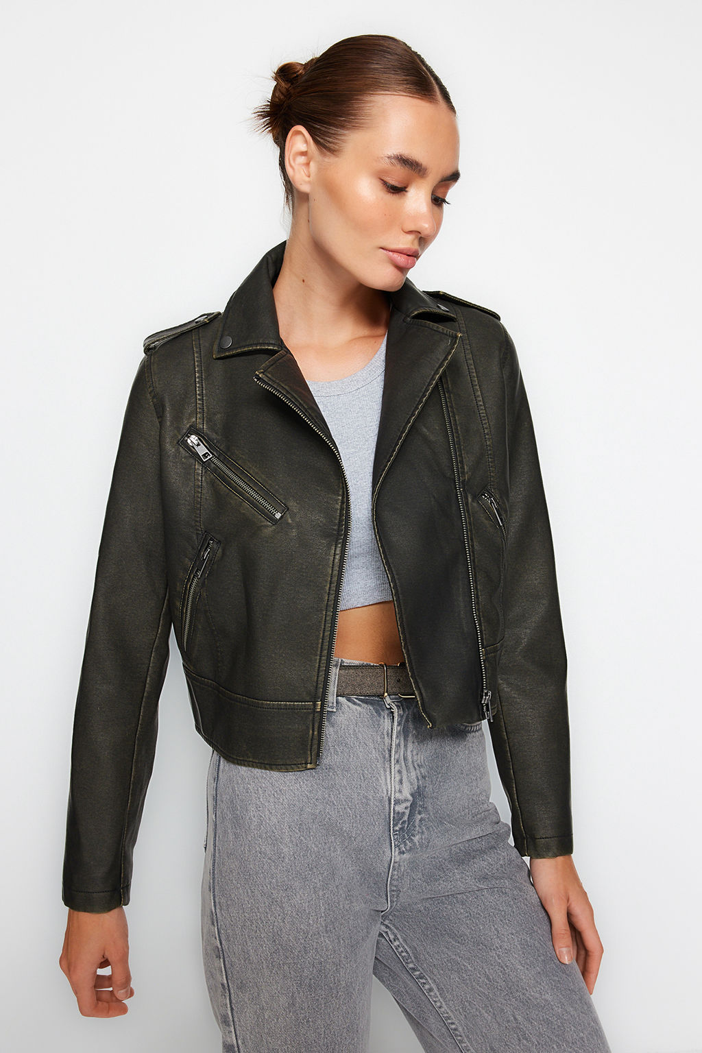 Trendyolmilla Antrasit Eskitme Detayl? Suni Deri Biker Ceket Mont TWOAW24MO00277  фото 6