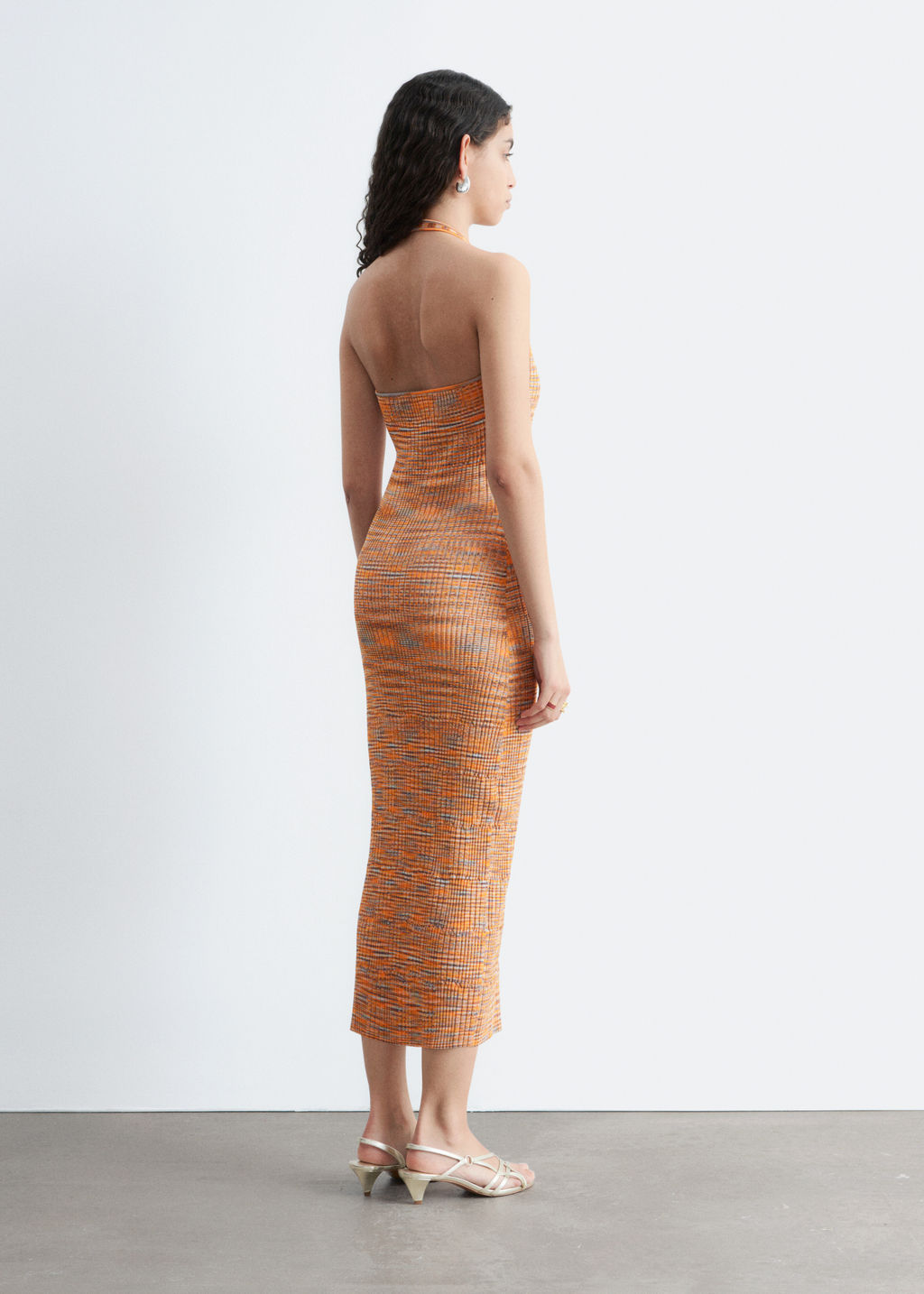 Vestido midi jaspeado con cuello halter - H&m фото 3