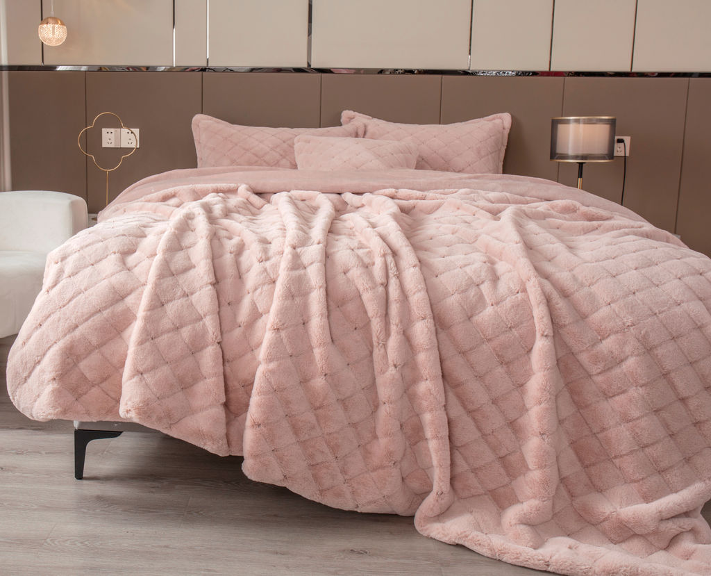 Покрывало декоративное Shinshilla point (пудра платина)