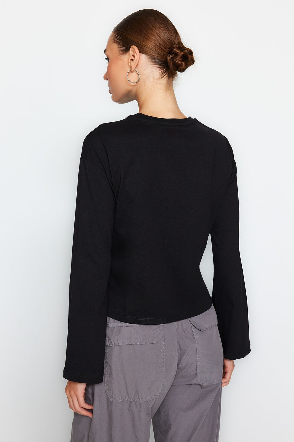 TRENDYOLMILLA Siyah Premium Ispanyol Kol Bisiklet Yaka Regular/Normal Kal?p Orme T-Shirt TWOAW24TS00008 фото 6