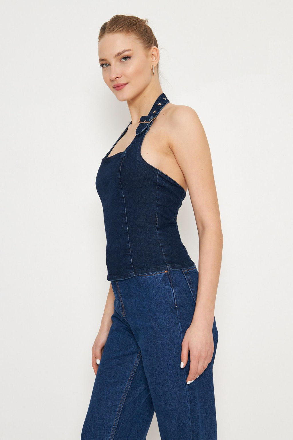 Trendyolmilla Koyu Mavi Kemer Toka Detayl? Halter Yaka Denim Bluz TWOSS25BZ00065 фото 5