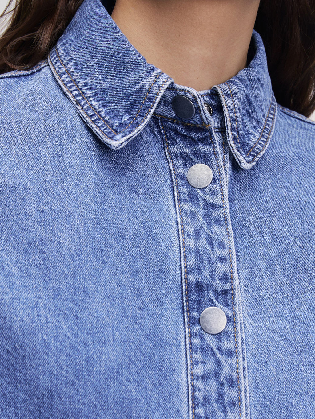 Джинсовая рубашка на пуговицах / Zarina  фото 7