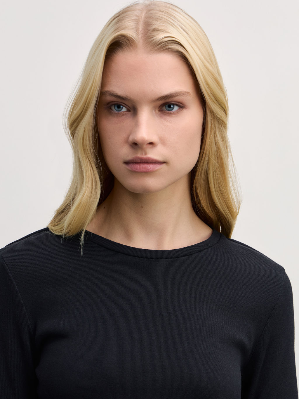 Базовый укороченный лонгслив из хлопка / Zarina фото 6