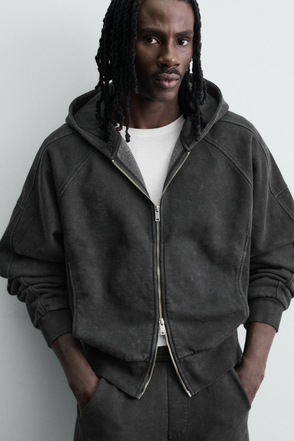 SUDADERA CROPPED FIT  CAPUCHA / Antracita oscuro - Zara фото 5