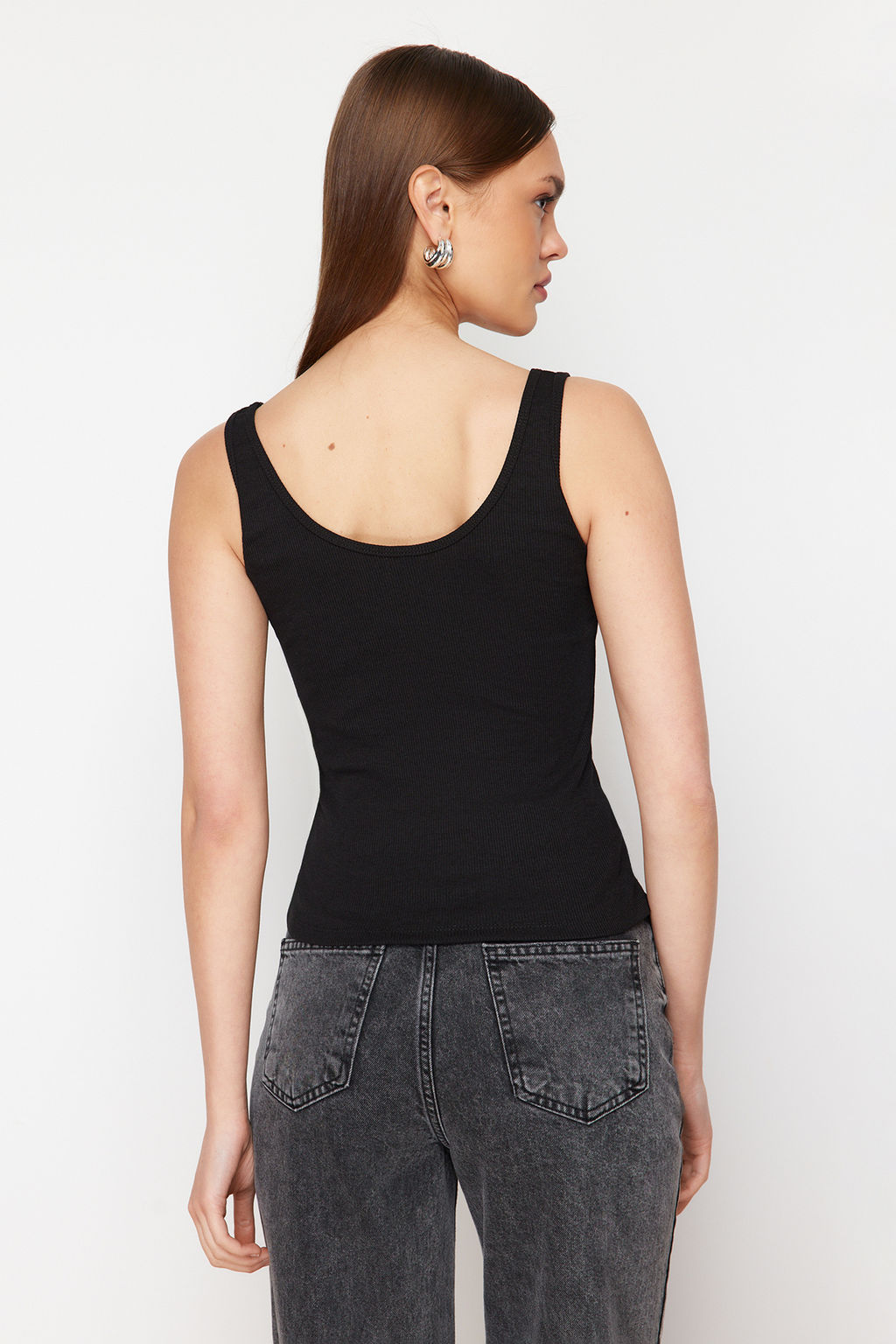 TRENDYOLMILLA Siyah-Beyaz Fitted/Vucuda Oturan Havuz Yaka Fitilli Esnek Orme Atlet TWOSS24AL00050 фото 7