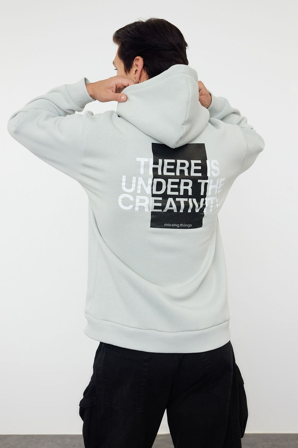 TRENDYOL MAN Siyah %100 Pamuk Oversize/Genis Kesim Kapusonlu Uzun Kol S?rt Yaz? Bask?l? Sweatshirt TMNAW24SW00220 - Trendyolmilla фото 9