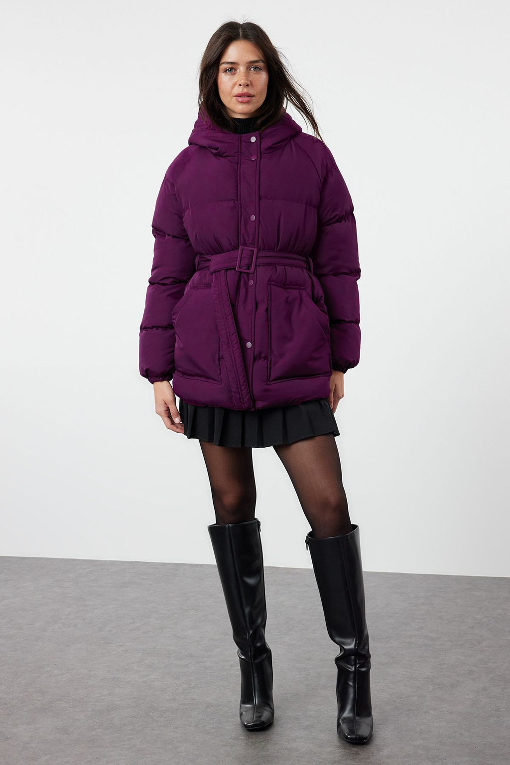 TRENDYOLMILLA Siyah Regular Kapusonlu Kemerli Su Itici Sisme Mont TWOAW23MO00188