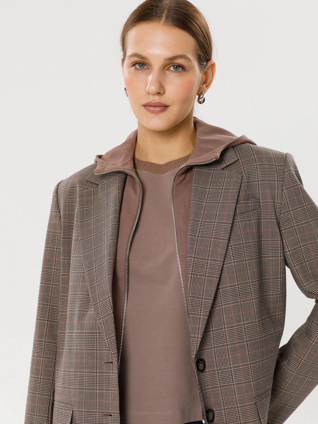 Жакет с капюшоном