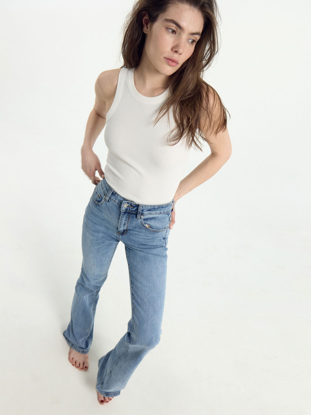 Брюки женские джинсовые FLARE FIT голубые голубой 2024-DTW1701-3 - Mark formelle фото 4