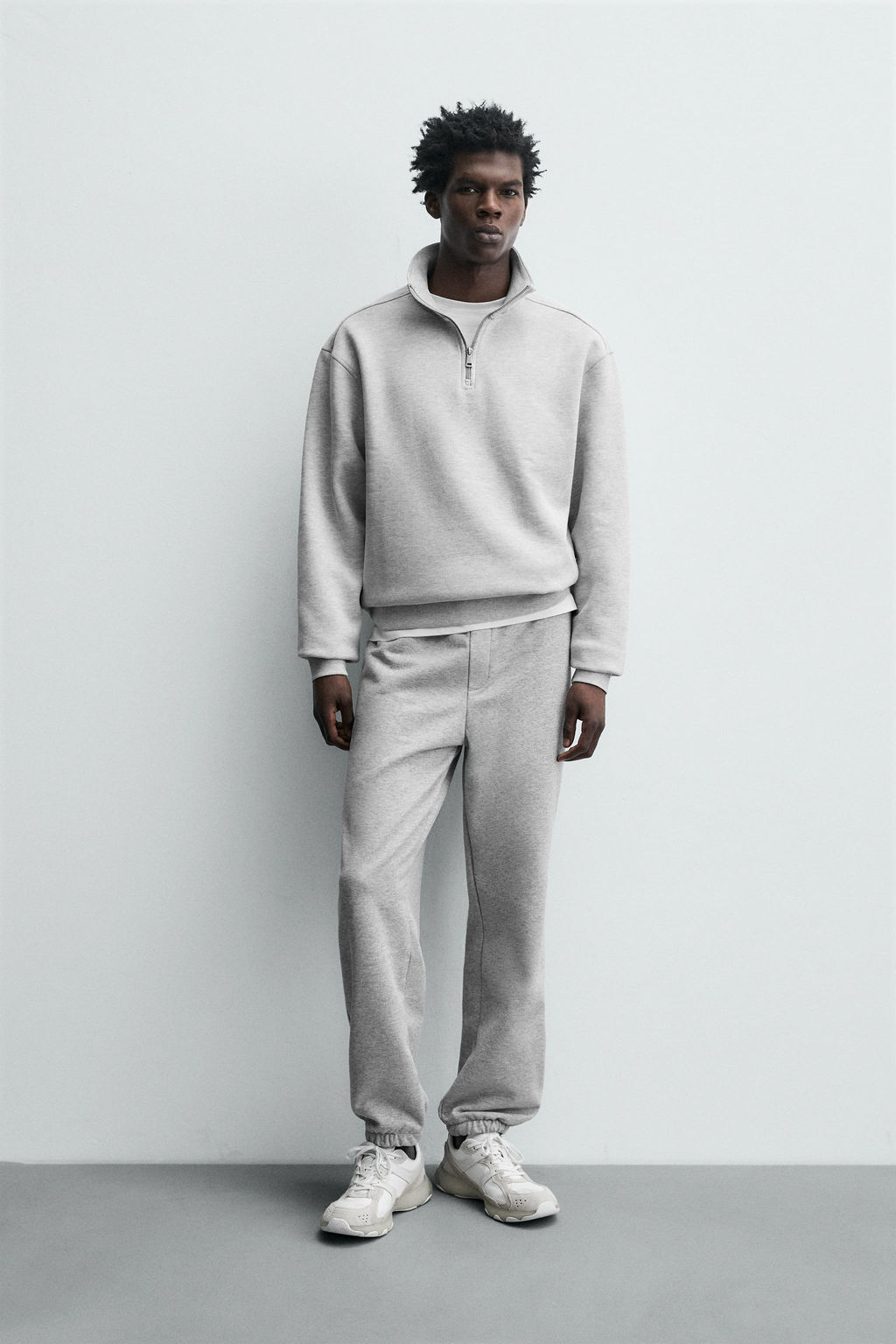 PANTAL?N JOGGER REGULAR FIT B?SICO / Gris vigor? - Zara фото 7