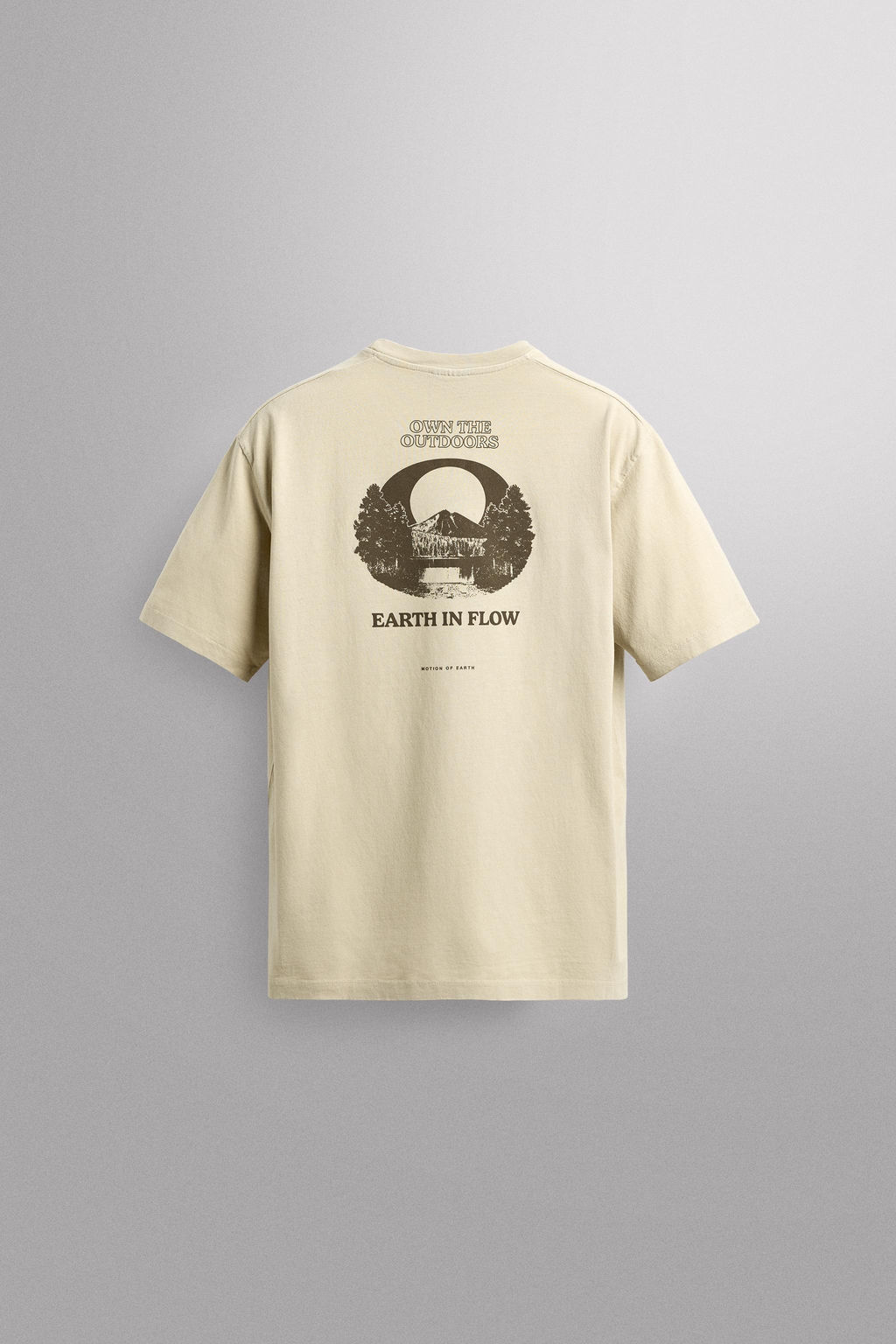 CAMISETA REGULAR FIT GR?FICO ESTAMPADO / Blanco roto