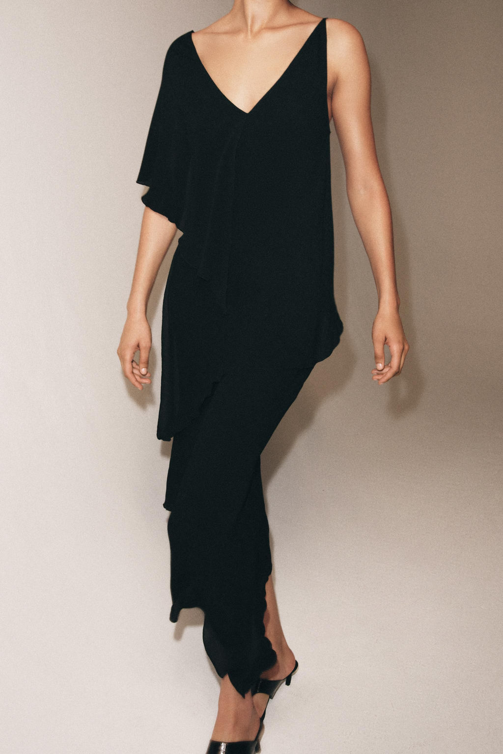 VESTIDO MIDI ASIM?TRICO ZW COLLECTION / Negro - Zara фото 2