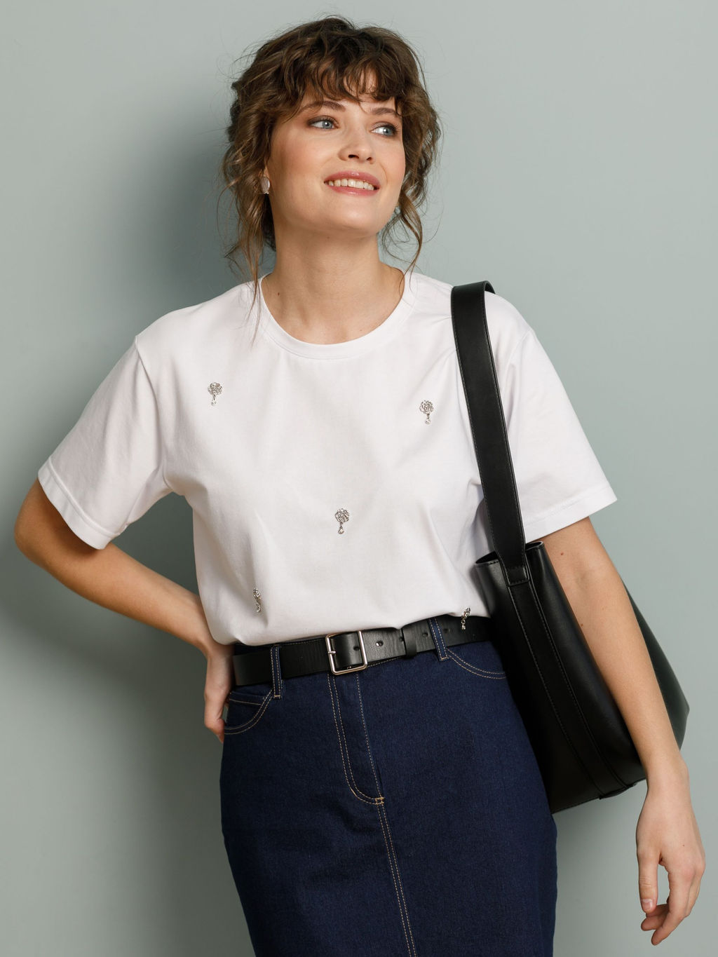 Футболка с отделкой