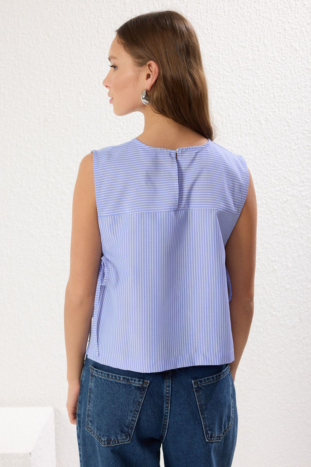 Trendyolmilla Mavi Yanlar? Ip Detayl? Bisiklet Yaka Cizgili Crop Dokuma Bluz TWOSS25BZ00114