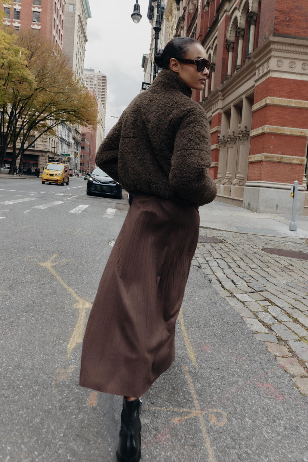 PLEATED FAUX SUEDE MIDI SKIRT WITH BELT - Zara фото 4