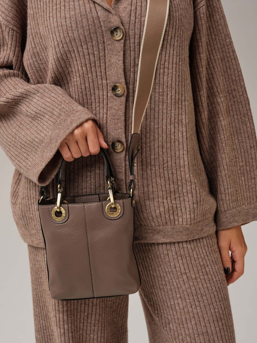 Сумка кожаная кросс-боди Deboro 30347 коричневая краска