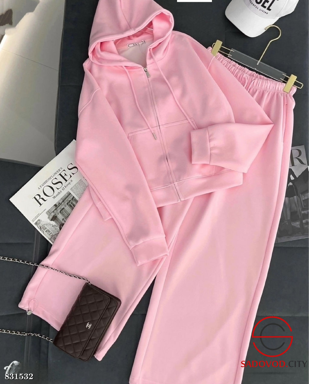 Спортивный костюм женский